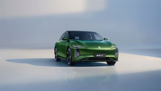 新能源“全家桶”+黑科技全上阵2024东风北京车展“杀疯了”！(图7)