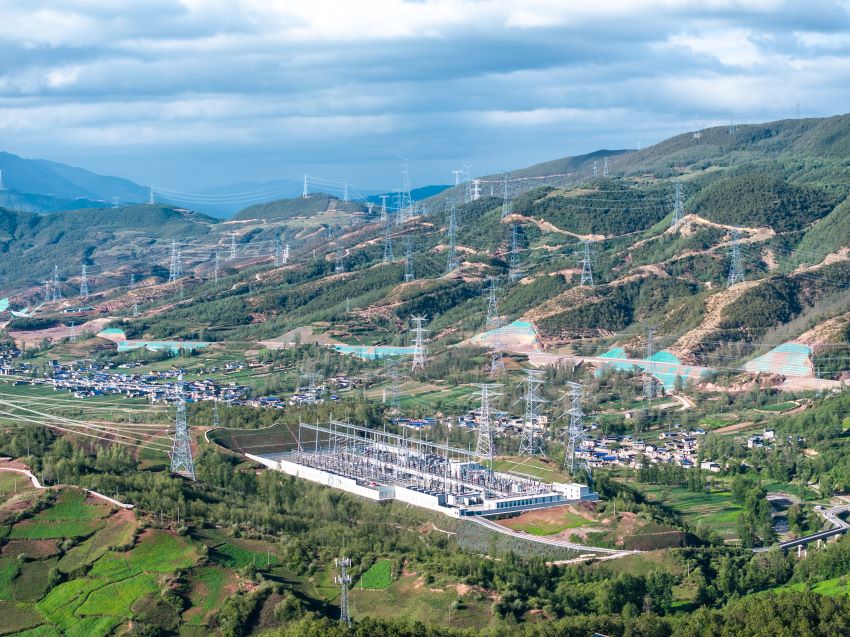 攀西电网优化改造工程全面建成投运四川清洁能源外送能力大增250万千瓦(图1)