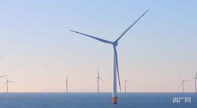 高质量发展看中国丨一座海滨小城的绿色能源跨越路(图1)