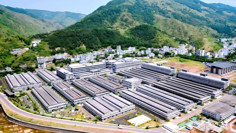 中建八局四川新能源科技取得外墙安装的槽盒结构专利有效避免室内侧观看的眩光影响(图5)