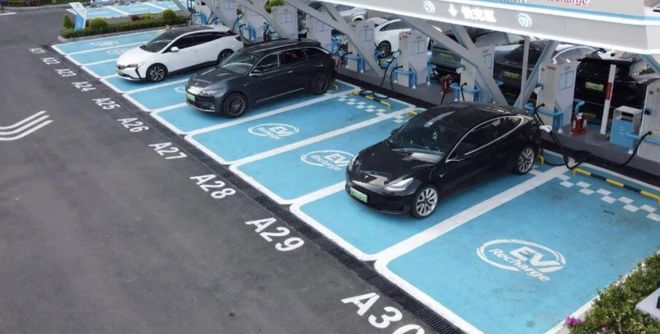 果然财经头部盈利科技平台突围新能源车险行业的拐点来了？(图1)